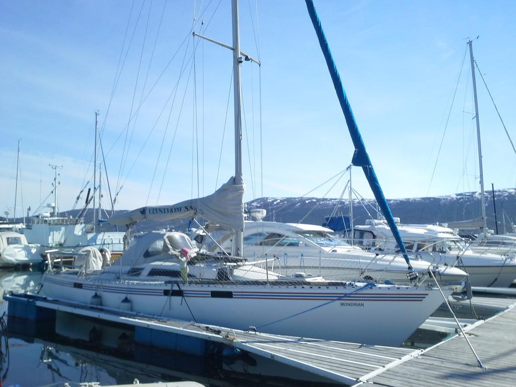 Norwavey, Sleep In A Boat Hotel Krokelvdalen Exterior photo